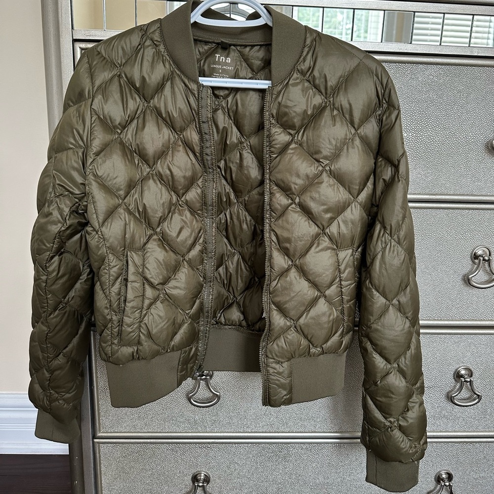 Aritzia TNA League Puffer Jacket - Picture 3 of 8